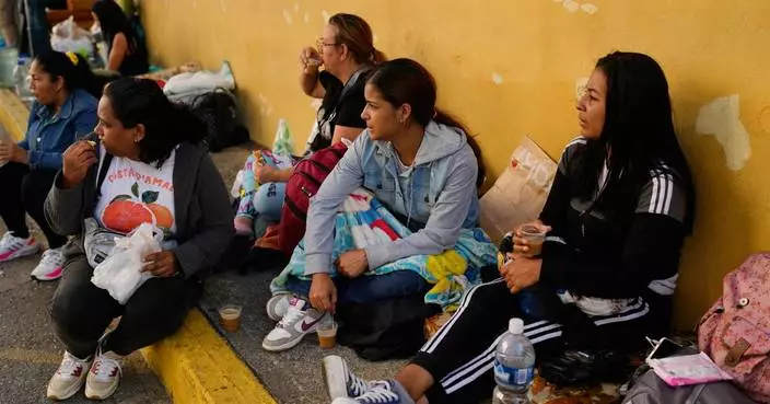 Families of prisoners in Venezuela wait in anguish as promised releases trickle