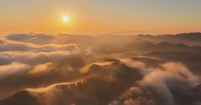 China's splendid landscapes bathed in New Year's sunrise glow