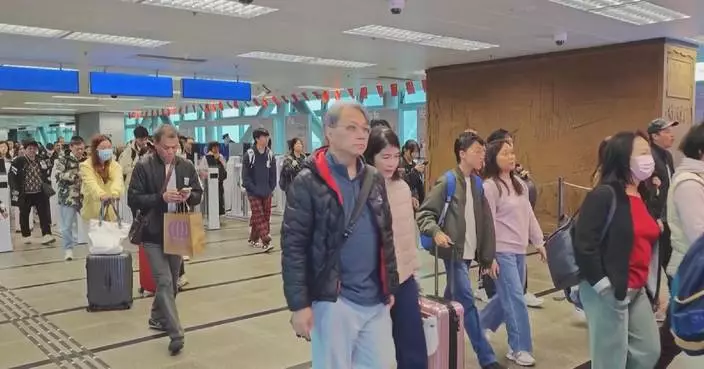 Shenzhen embraces influx of visitors on first day of 2026