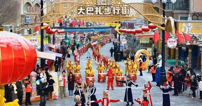 Xinjiang’s Grand Bazaar marks arrival of New Year with performance