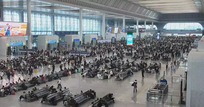 China sees return travel rush as Near Year holiday comes to end