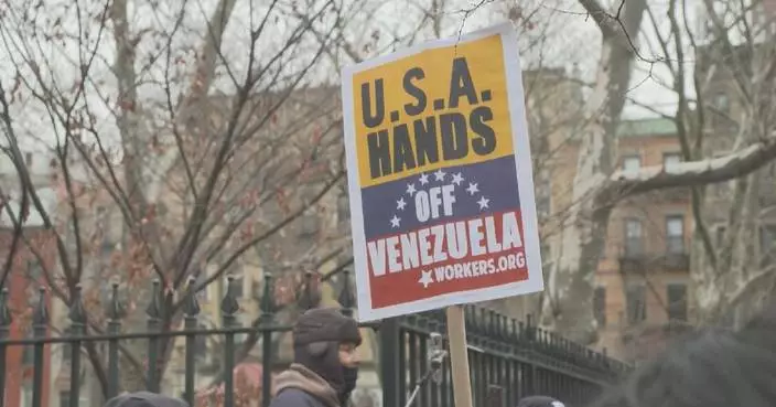 Protesters gather outside US courthouse to demand release of Venezuela’s president