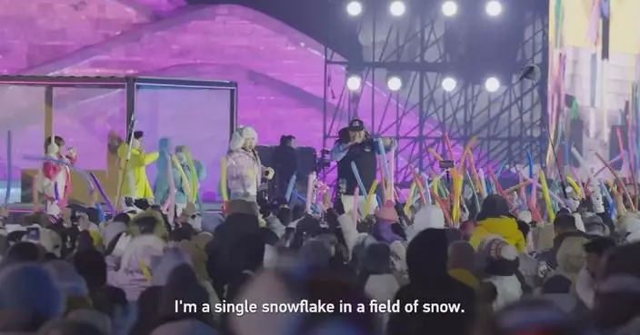 Charismatic online star warms up crowds in China's "ice city" of Harbin