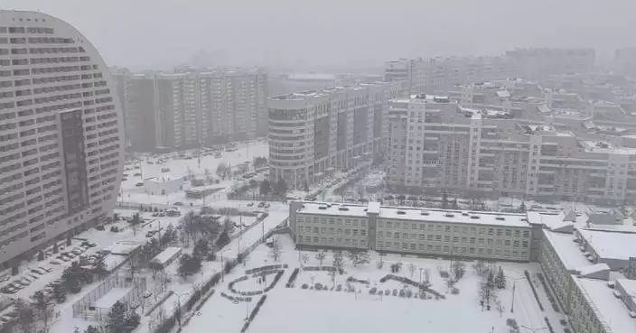 Heavy snow hits Moscow