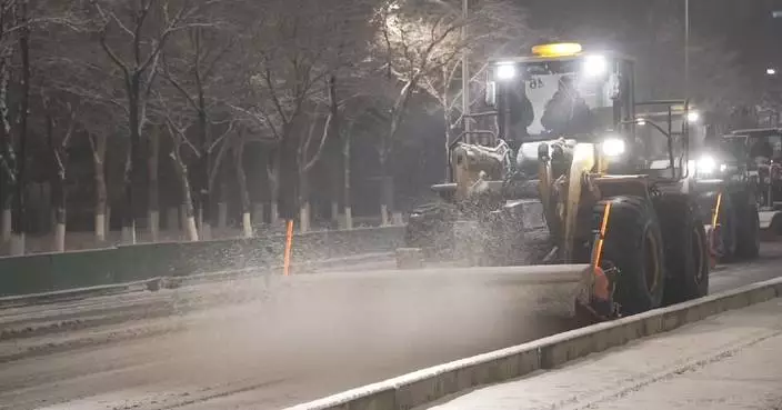 Snow disrupts traffic in Liaoning, Shanxi