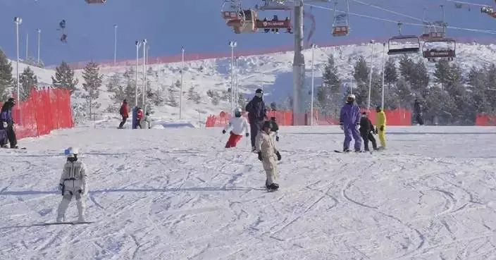 Ski resorts receive growing tourists in China's Xinjiang, Guizhou