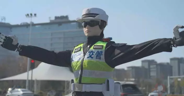 Robotic traffic officer on duty in east China’s Anhui