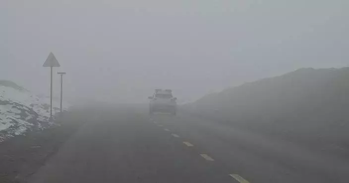 Turpan City in Xinjiang hit by continuous heavy fog