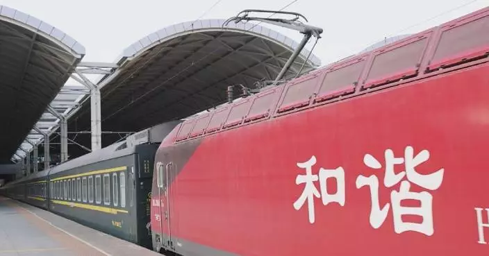 China launches first tourist train connecting Qinghai-Xizang Plateau, Greater Bay Area, Hainan