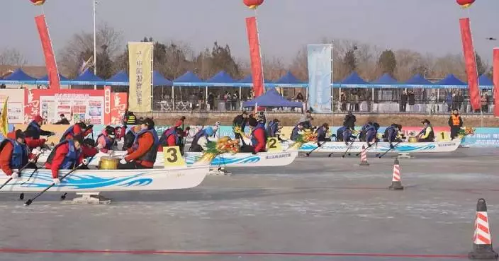 Ice dragon boat race held in Ningxia