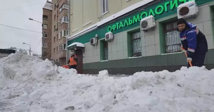 Snowstorm batters Moscow, prompting orange alert, causing flight disruptions