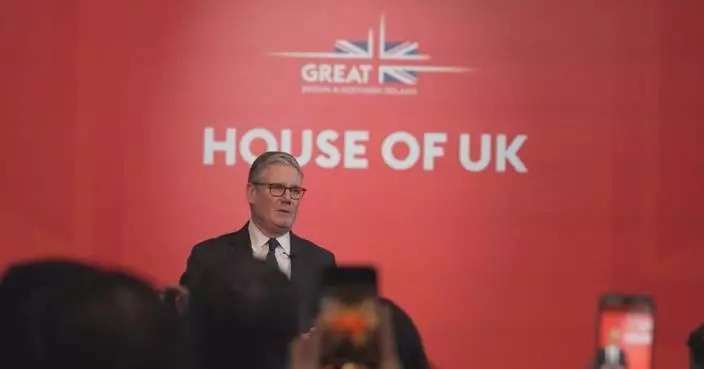 British PM tours Yuyuan Garden in Shanghai, attends reception