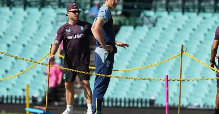 England 114-3 at lunch on Day 1 of final Ashes test after Bondi tribute at Sydney Cricket Ground