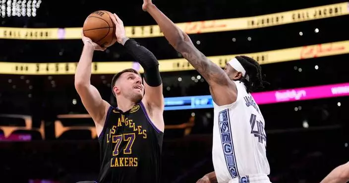 Doncic and James score 30+ each for 1st time this season in Lakers’ 128-121 win over Grizzlies