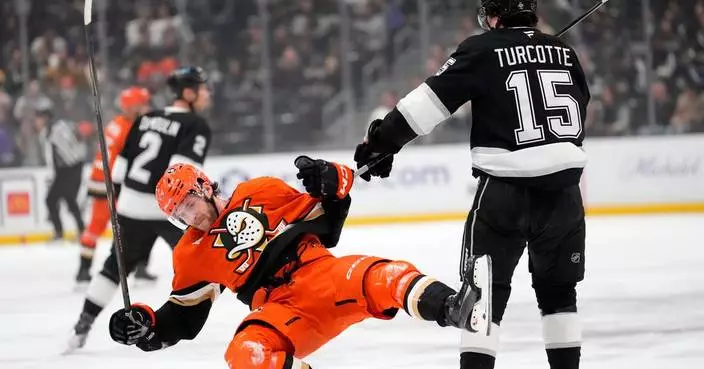 Beckett Sennecke, Mason McTavish score in shootout to lead Ducks past Kings 3-2 in Freeway Faceoff