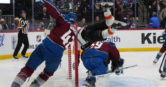 Tippett has 2nd career hat trick, Flyers beat NHL-leading Avs 7-3