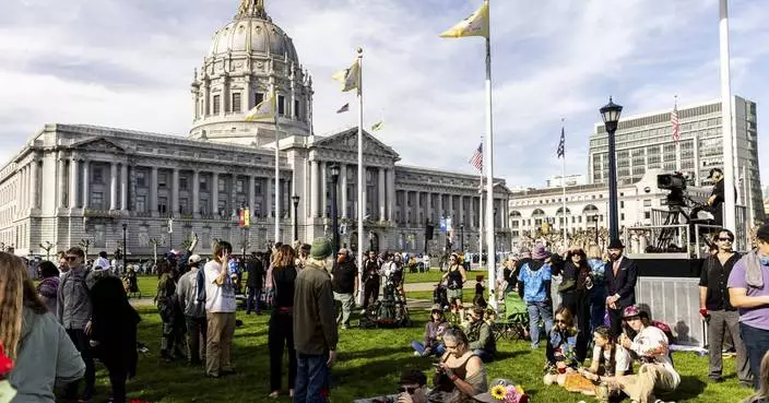 Thousands of fans celebrate life of legendary Grateful Dead guitarist Bob Weir in San Francisco
