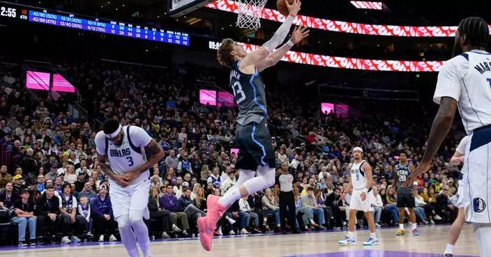 Mavs’ Anthony Davis to miss time with ligament damage in hand, AP source says