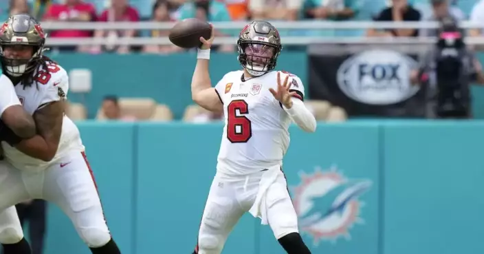 Panthers, Buccaneers battle for NFC South title in matchup of teams going in opposite directions