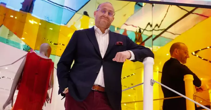 Saks CEO steps down as luxury retailer struggles under heavy debt load