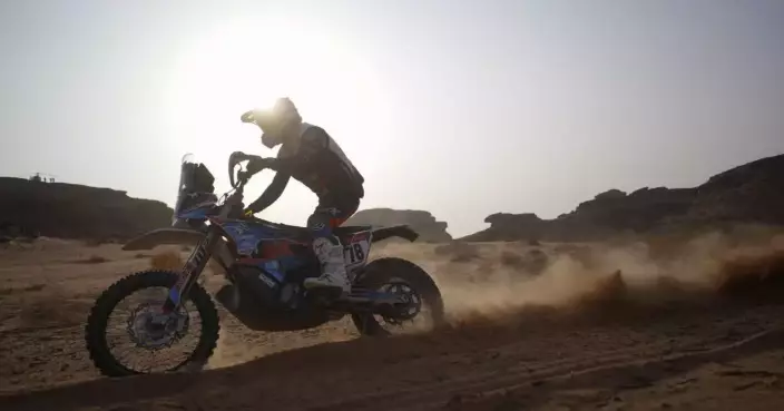 Dakar Rally moves through sweeping desert landscapes, in photos