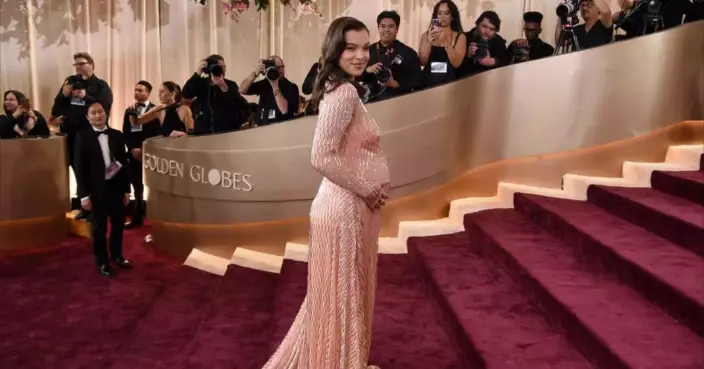 See top photos of stars on the 2026 Golden Globe Awards red carpet