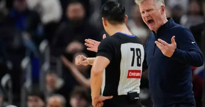 Warriors coach Steve Kerr ejected after heated exchange over no-call in 4th quarter vs Clippers