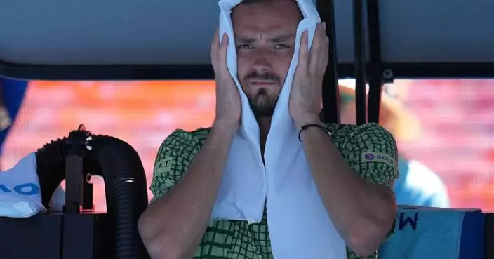 Matches to start early at Australian Open on Saturday because high heat expected