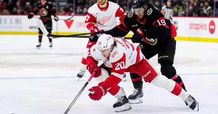 Red Wings pounce on Senators early, hold on for 5-3 win