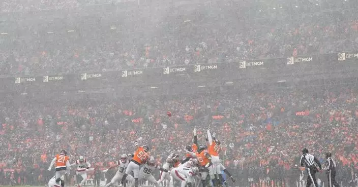 Snow and wind pick up in 2nd half of AFC championship game in Denver