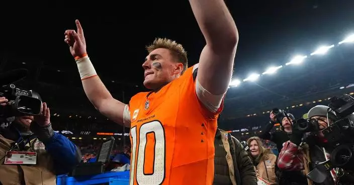 Bo Nix breaks his right ankle late in Broncos’ playoff win, will have surgery