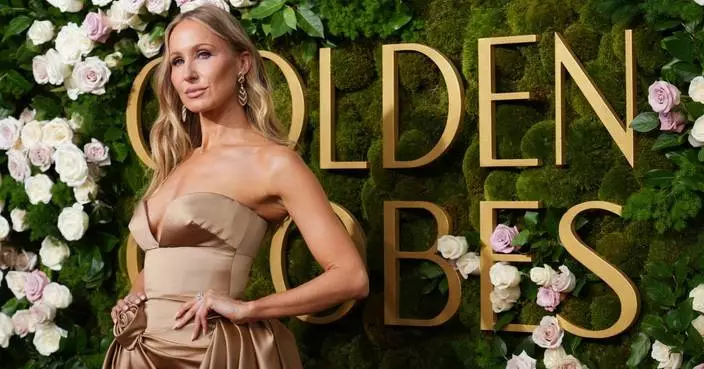 Golden Globes host Nikki Glaser struggles with Julia Roberts and Venezuela while building monologue