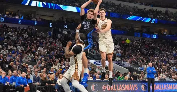 Mavs beat Warriors 123-115 on night Stephen Curry becomes first with 10,000 attempts from 3