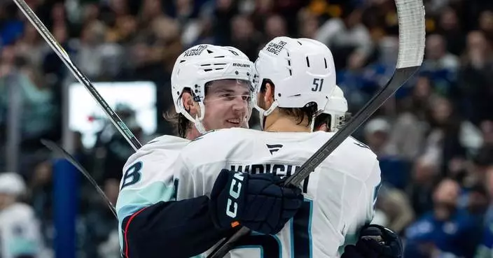 Wright scores tiebreaking goal in 3rd period as Kraken rally from 2 goals down and beat Rangers 4-2