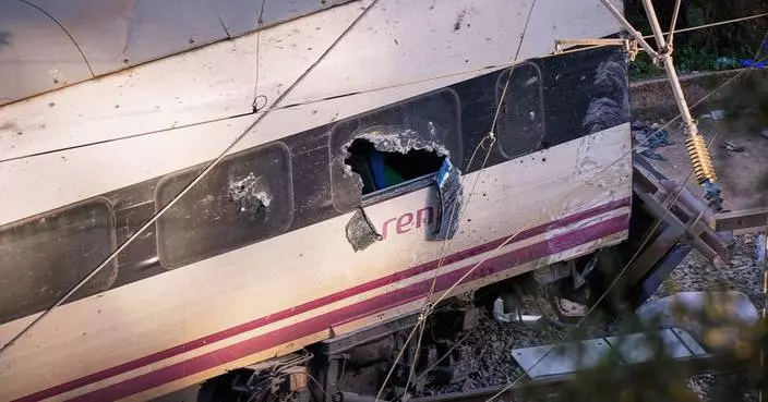 Spain begins 3 days of mourning for deadly train wreck while searchers look for more bodies