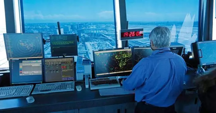 FAA picks 2 firms to replace 612 outdated radar systems that air traffic controllers rely on