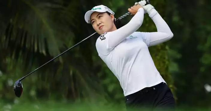 3-time major winner Minjee Lee moves up the LPGA Singapore leaderboard with a 64
