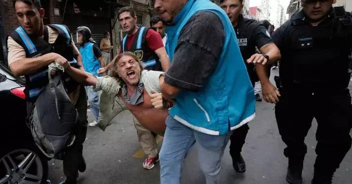 Argentine workers clash with police as senators debate labor reform, in photos