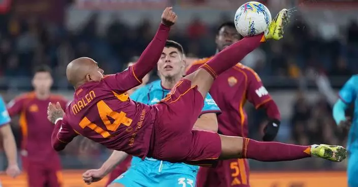 Malen's priceless double keeps Roma in touch with Serie A pack
