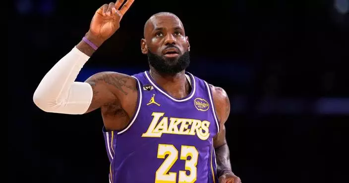 LeBron James becomes oldest player with triple-double in Lakers' 124-104 win over Mavericks