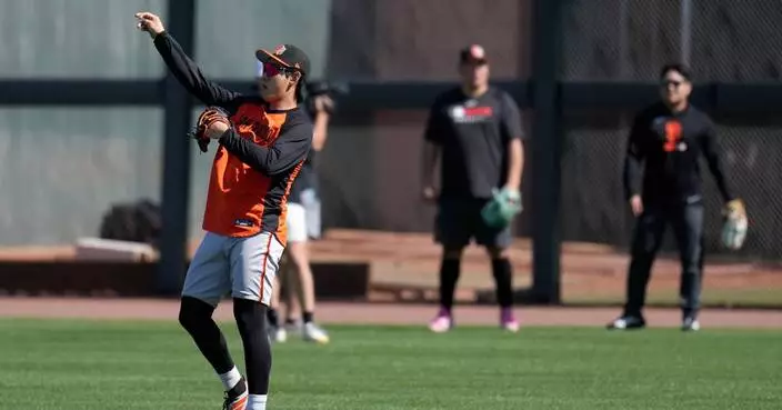 Jung Hoo Lee works to find rhythm in right field after Giants signed Harrison Bader to play center