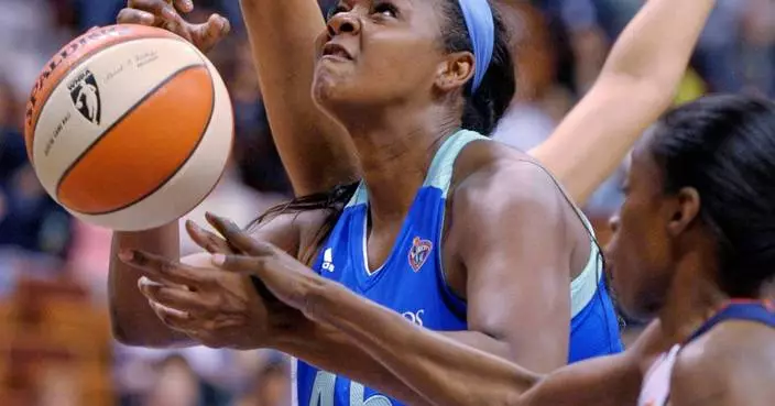 2-time WNBA champion Kara Braxton dies at 43 after being in a car crash