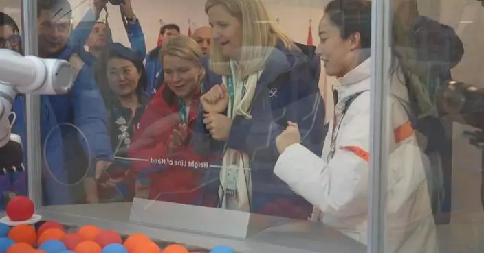 IOC President meets Chinese-developed robot during Milan visit