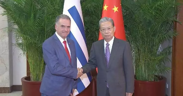 China’s top legislator meets Uruguayan president in Beijing