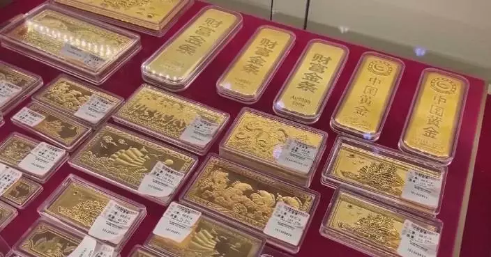 Gold, silver prices fluctuate wildly