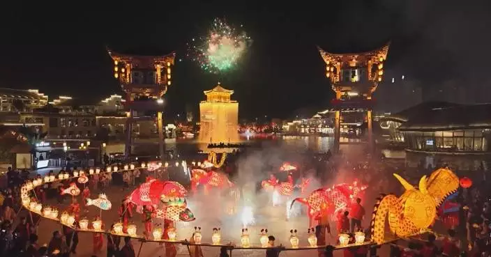 Folk activities light up China ahead of Spring Festival