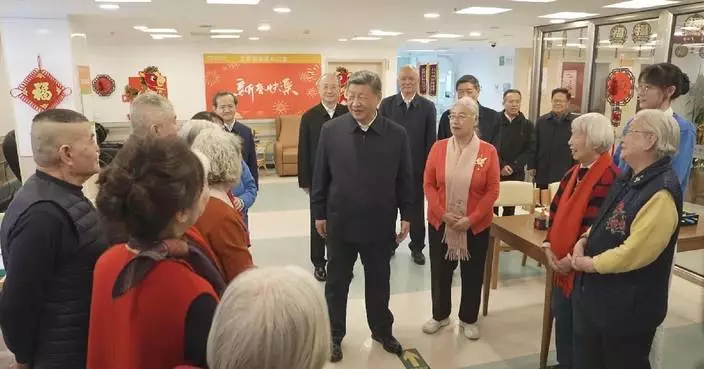 Xi visits people in Beijing ahead of Spring Festival