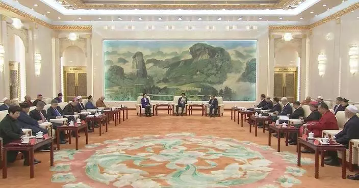 Senior official extends Spring Festival greetings to religious groups