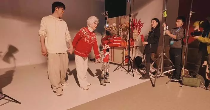 Advanced humanoid robot brings backstage fun to Spring Festival Gala rehearsal