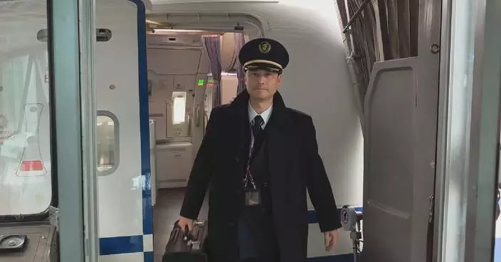 Veteran C919 pilot sticks to post during Spring Festival